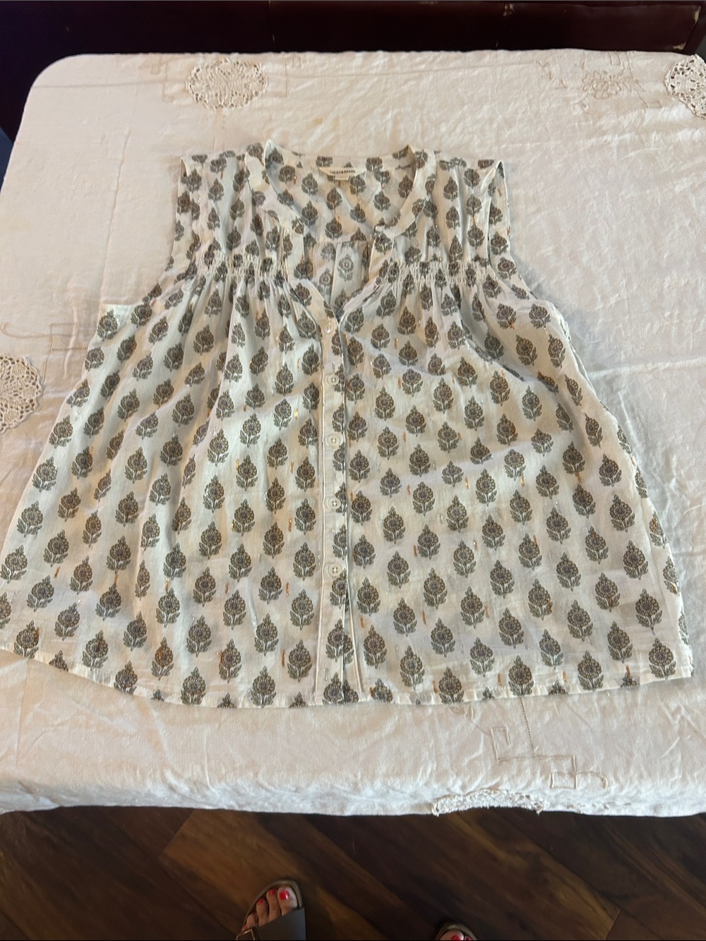 Lucky Brand Cream Floral Button-Up Shell with Olive and metallic accents. Sz L